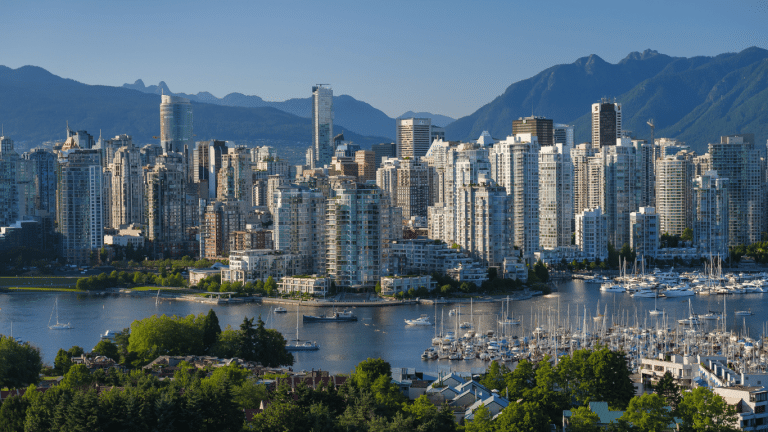 An image of the Vancouver city scape on bright sunny day, for the article about the best meal kits in Vancouver.